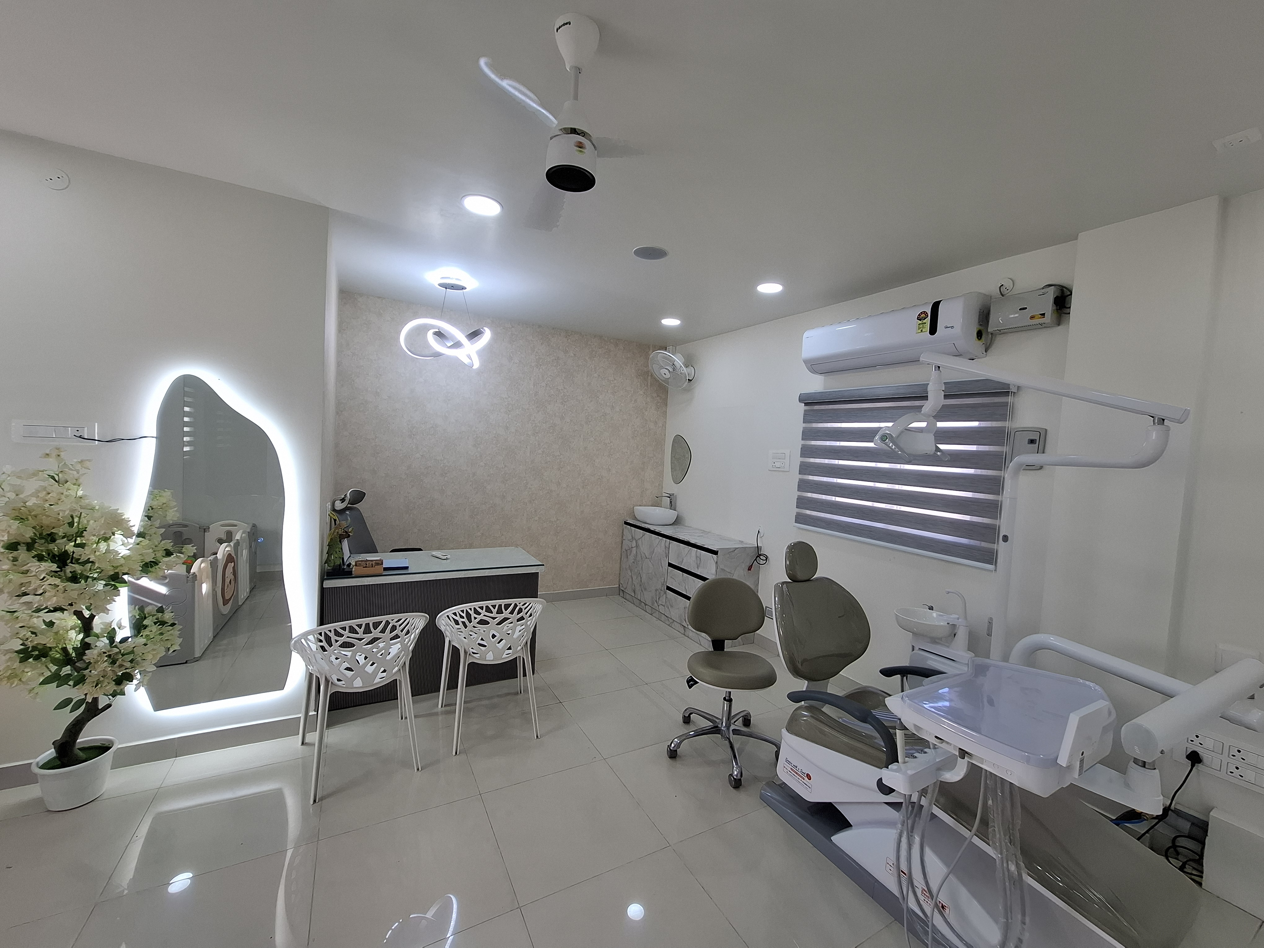 Gold's Dental Clinic treatment area